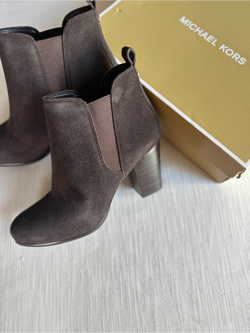 Michael Kors Evaline Chocolate Suede Ankle Booties Size 11